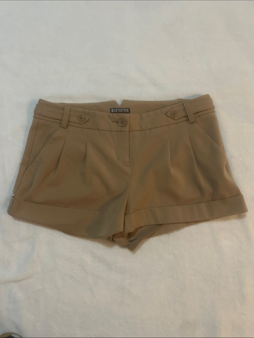 Express Women's Shorts Tan Cuffed Dress Shorts - Size 6